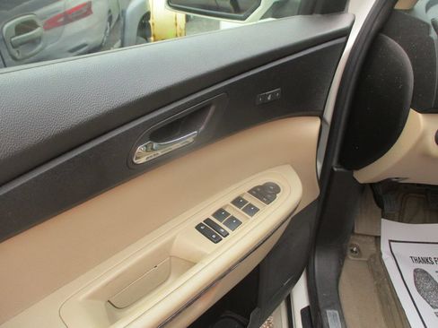 Used 2011 GMC Acadia Denali AWD/4WD image 9
