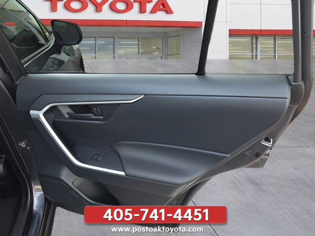 Used 2025 Toyota RAV4 LE AWD/4WD image 28