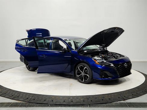 Used 2023 Nissan Altima 2.5 SR image 11