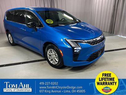 New 2027 Chrysler Pacifica Select w/ Family Tech Group