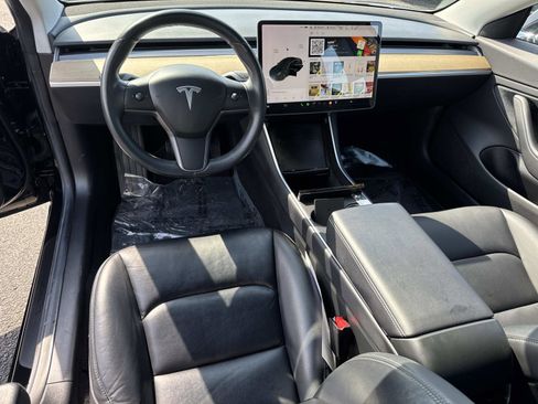 Used 2018 Tesla Model 3 Mid Range image 3