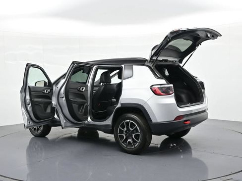 Used 2025 Jeep Compass Trailhawk AWD/4WD image 30