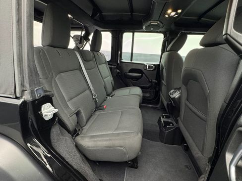 Used 2019 Jeep Wrangler Unlimited Sport image 28