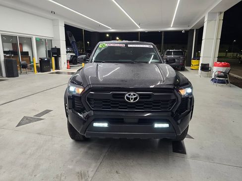 Used 2024 Toyota Tacoma TRD Off-Road AWD/4WD image 9