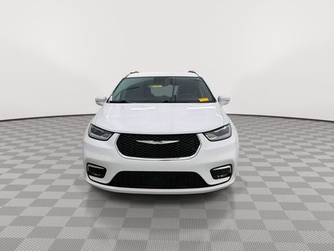 Used 2022 Chrysler Pacifica Touring-L FWD image 4