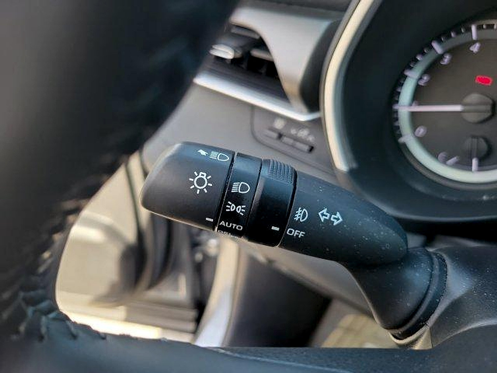 Used 2023 Toyota Highlander XLE FWD image 32
