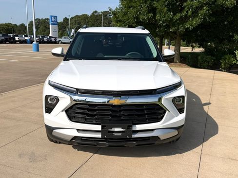 Used 2025 Chevrolet TrailBlazer LT w/ Driver Confidence Package AWD/4WD image 2