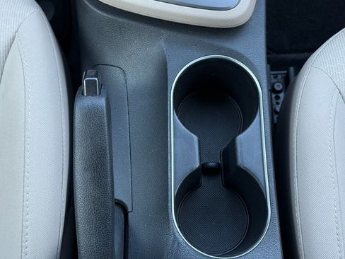 Used 2017 Hyundai Elantra SE image 28