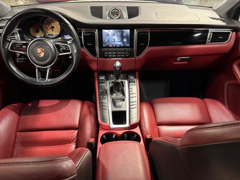 Used 2017 Porsche Macan Turbo image 15