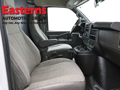 Used 2021 Chevrolet Express 2500 image 22