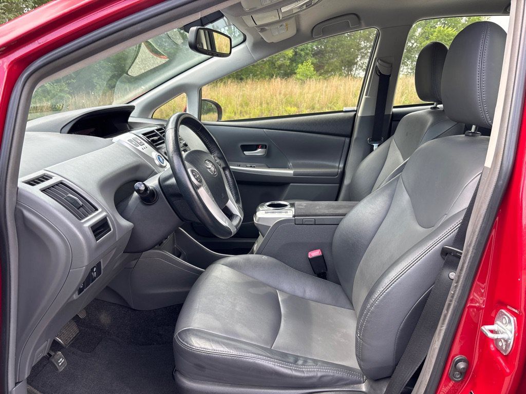 Used 2014 Toyota Prius V Five FWD image 12