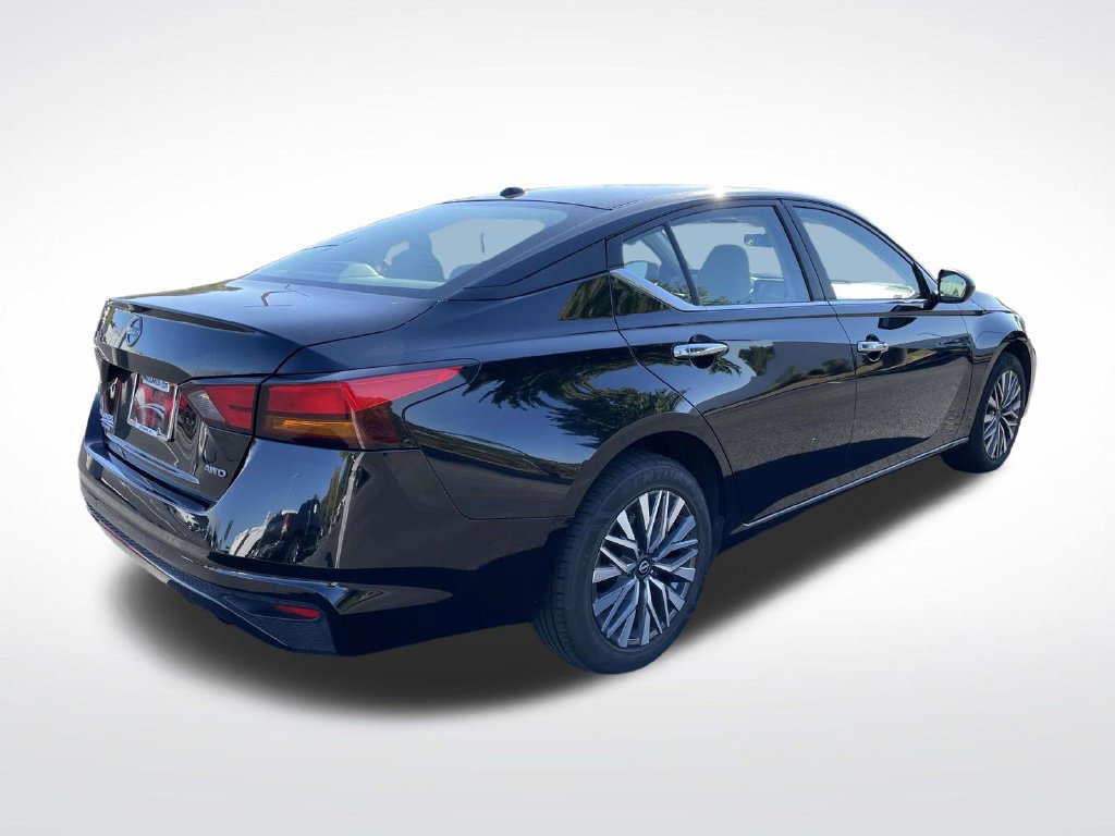 Used 2025 Nissan Altima 2.5 SV AWD/4WD image 15