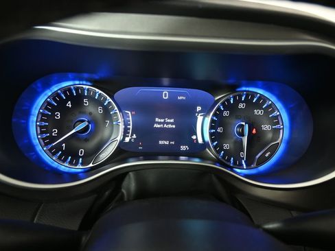 Used 2024 Chrysler Pacifica Touring-L FWD image 26
