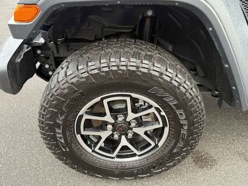 Used 2025 Jeep Gladiator Rubicon w/ Convenience Group image 22