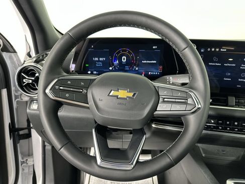 New 2026 Chevrolet Equinox LT w/ Convenience Package II FWD image 11