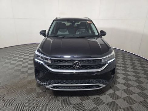 Used 2024 Volkswagen Taos SE FWD image 3
