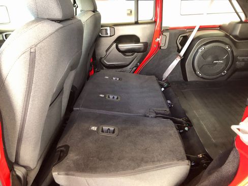 Used 2024 Jeep Wrangler Sport S image 11