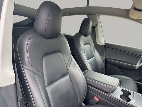 Used 2021 Tesla Model Y Long Range image 15
