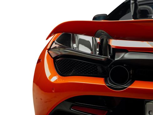 Used 2022 McLaren 720S Spider RWD image 18
