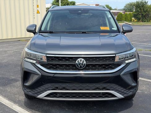 Used 2023 Volkswagen Taos SE w/ Black Wheel Package FWD image 2