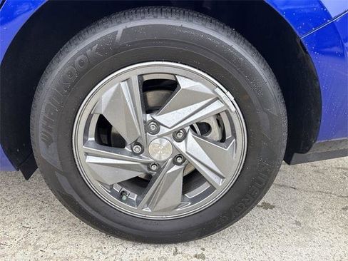 Certified 2025 Hyundai Elantra SE image 10