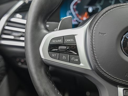 Used 2022 BMW X7 xDrive40i w/ M Sport Package image 19