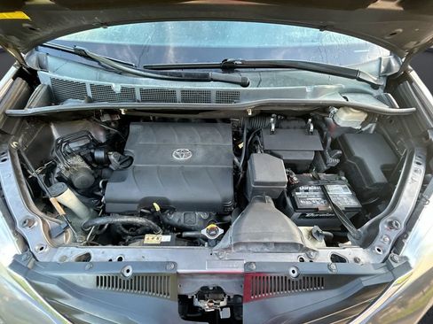 Used 2014 Toyota Sienna LE FWD image 32