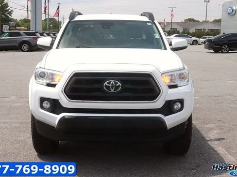 Used 2020 Toyota Tacoma SR5 AWD/4WD image 2