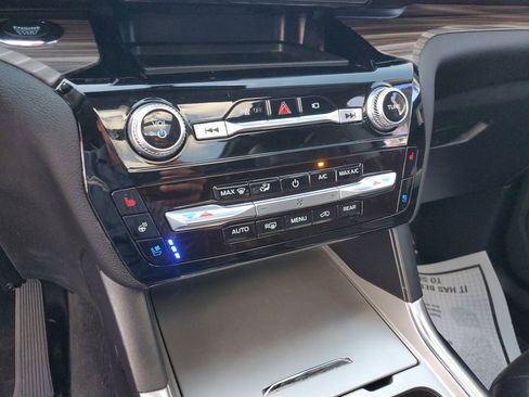 Used 2022 Ford Explorer Limited w/ Equipment Group 301A image 29