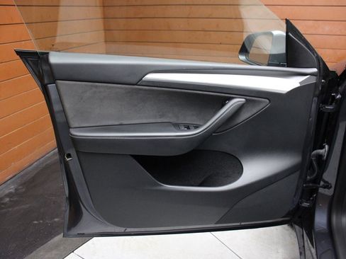 Used 2023 Tesla Model Y Long Range image 19