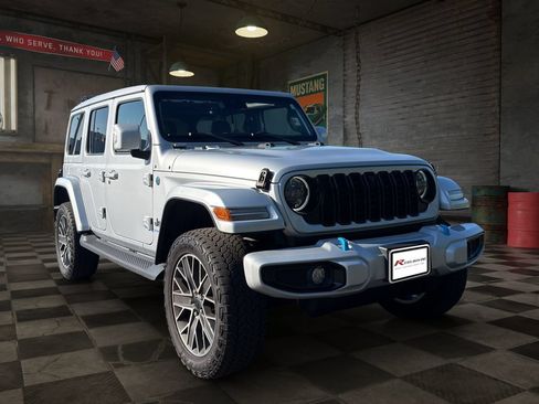 Used 2024 Jeep Wrangler High Altitude AWD/4WD image 3