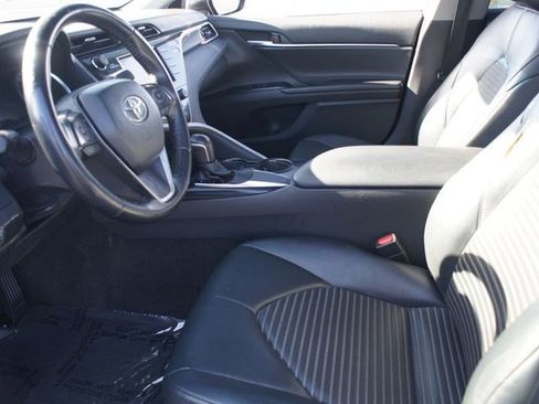 Used 2018 Toyota Camry SE w/ Moonroof Package image 10
