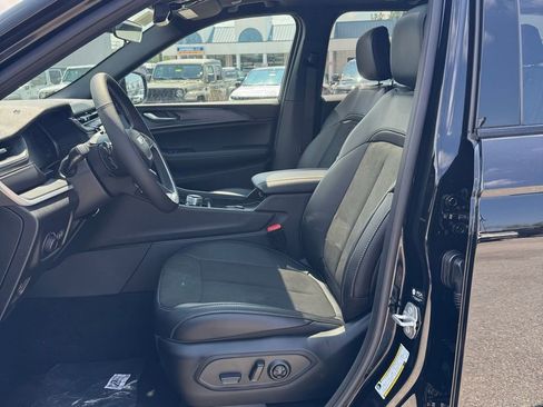 New 2025 Jeep Grand Cherokee 4WD image 11