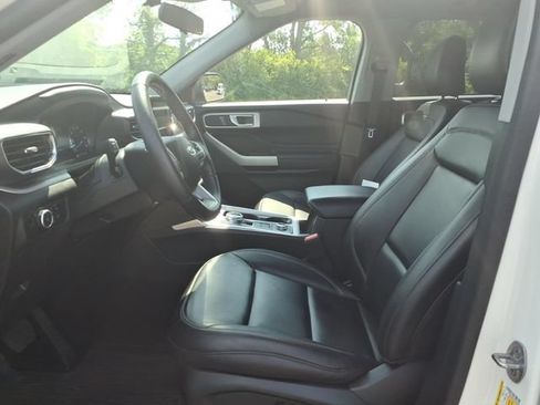 Used 2024 Ford Explorer XLT w/ Equipment Group 202A AWD/4WD image 13