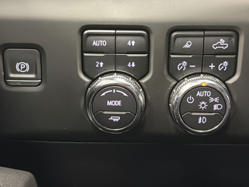 Used 2024 GMC Sierra 2500 AT4 w/ AT4 Premium Plus Package AWD/4WD image 32