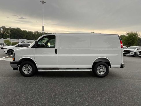 Used 2025 Chevrolet Express 2500 w/ Driver Convenience Package RWD image 2