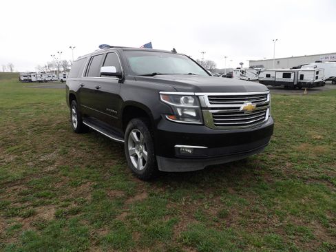 Used 2018 Chevrolet Suburban Premier image 4