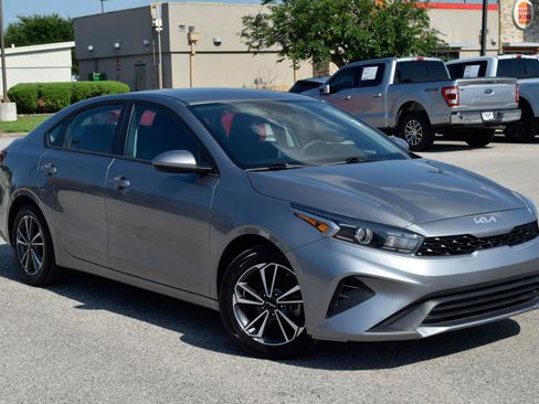 Used 2023 Kia Forte LXS FWD image 3