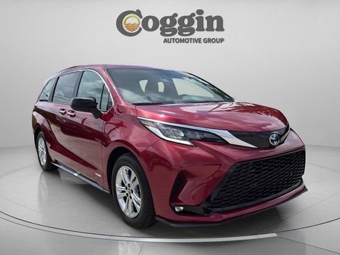 Certified 2021 Toyota Sienna XSE AWD/4WD image 8