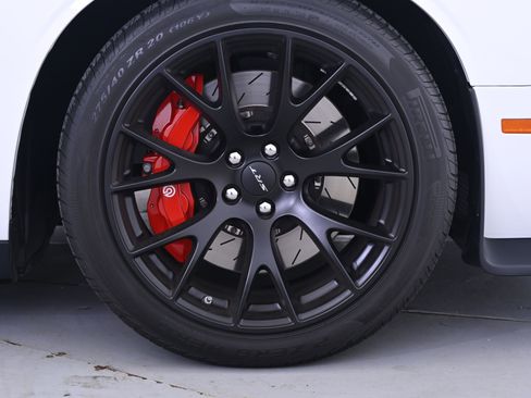 Used 2015 Dodge Challenger SRT Hellcat image 14