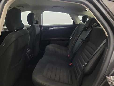 Used 2019 Ford Fusion SE FWD image 18