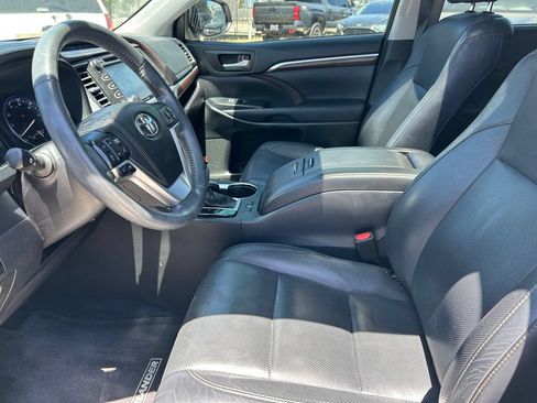 Used 2016 Toyota Highlander Limited FWD image 11