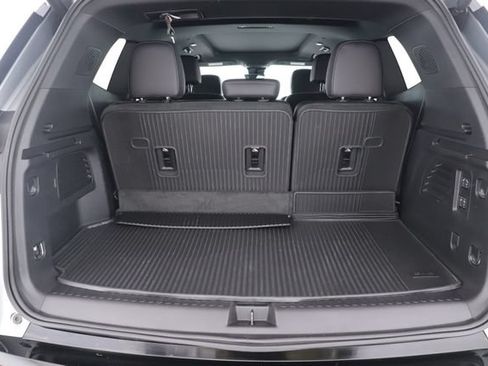 Used 2026 GMC Acadia Denali w/ LPO, Floor Liner Package AWD/4WD image 31