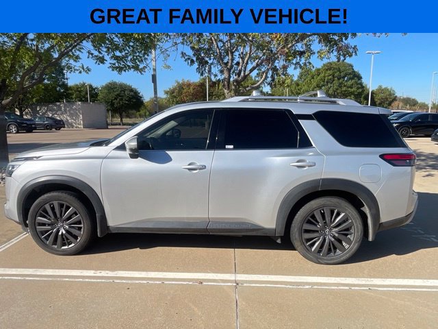 Used 2022 Nissan Pathfinder SL w/ SL Premium Package FWD image 3