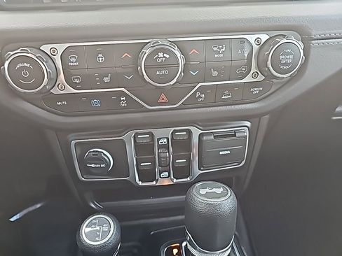 Certified 2025 Jeep Wrangler Unlimited Sahara w/ Safety Group image 27