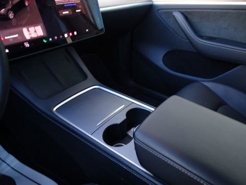 Used 2023 Tesla Model Y Long Range image 33