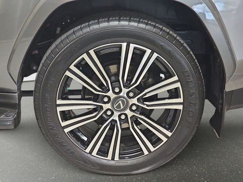 Certified 2024 Lexus LX 600 4WD w/ Luxury Package image 33