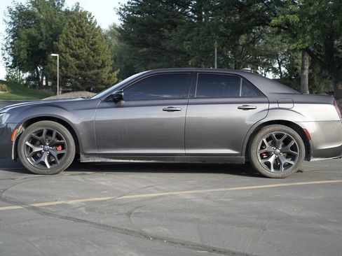 Used 2020 Chrysler 300 Touring w/ Sport Appearance Package RWD image 2