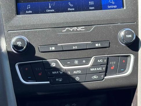 Used 2019 Ford Fusion SE AWD/4WD image 24
