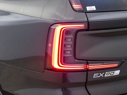 Certified 2025 Volvo EX90 Ultra image 12